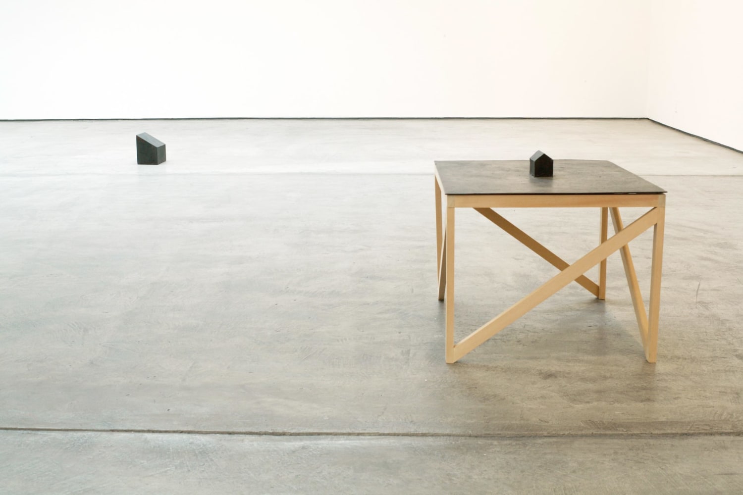 Installation view, Joel Shapiro, Works: 1969–1979, Paula Cooper Gallery, New York, January 8 – February 13, 2010. © 2025 Joel Shapiro / Artists Rights Society (ARS), New York. Courtesy Paula Cooper Gallery, New York