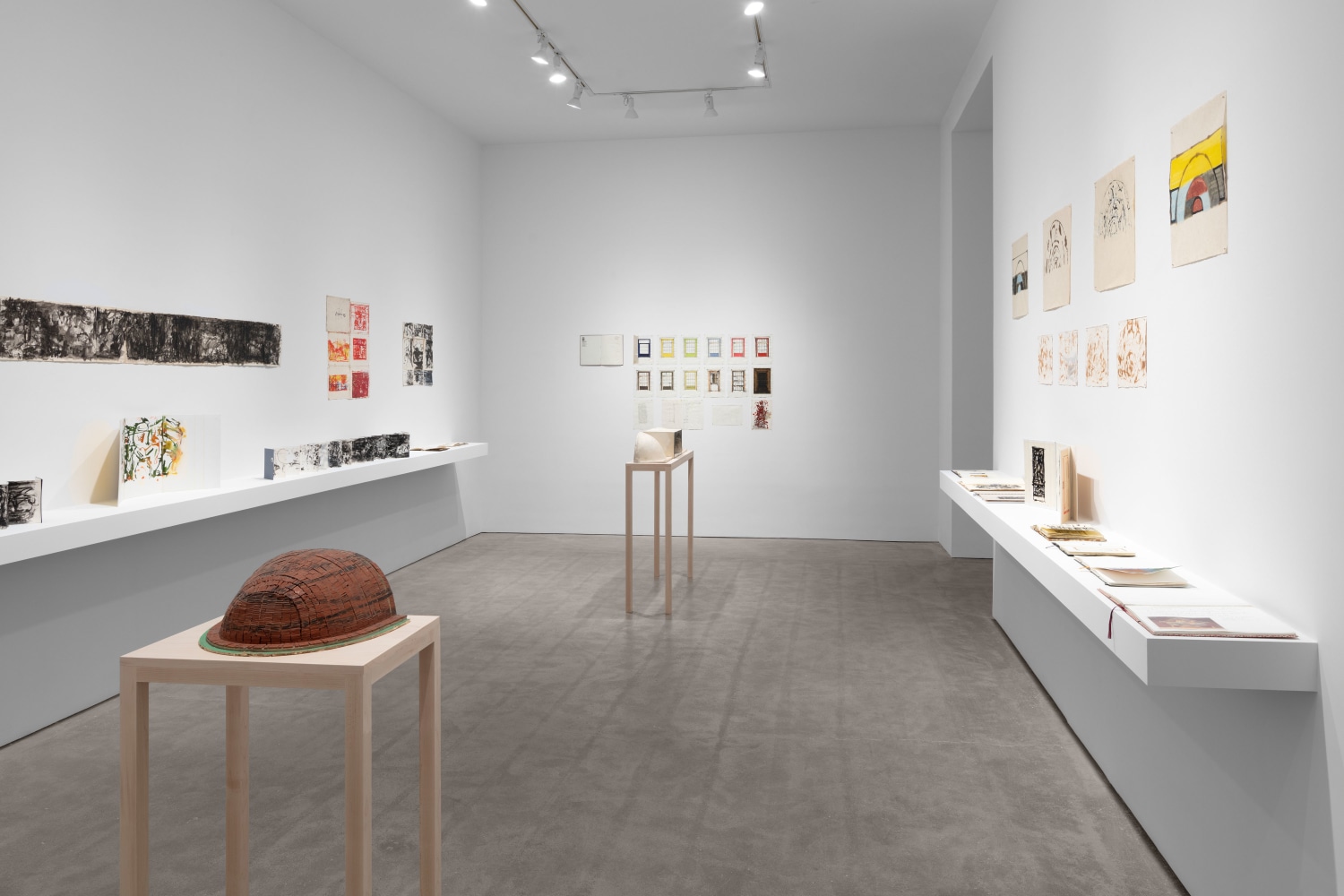 Installation view, Robert Grosvenor & David Novros, February 27 – April 10, 2021