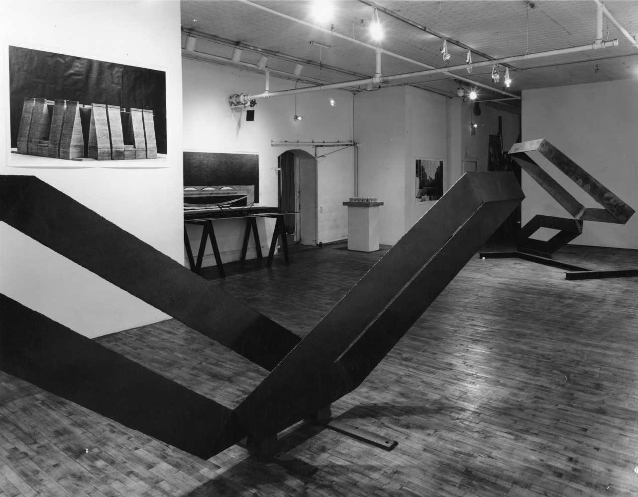 Installation view, Chuck Ginnever and Louis Kahn, Paula Cooper Gallery, 96-100 Prince Street, New York, April 1st 1970. Photo: Kurt Wyss.