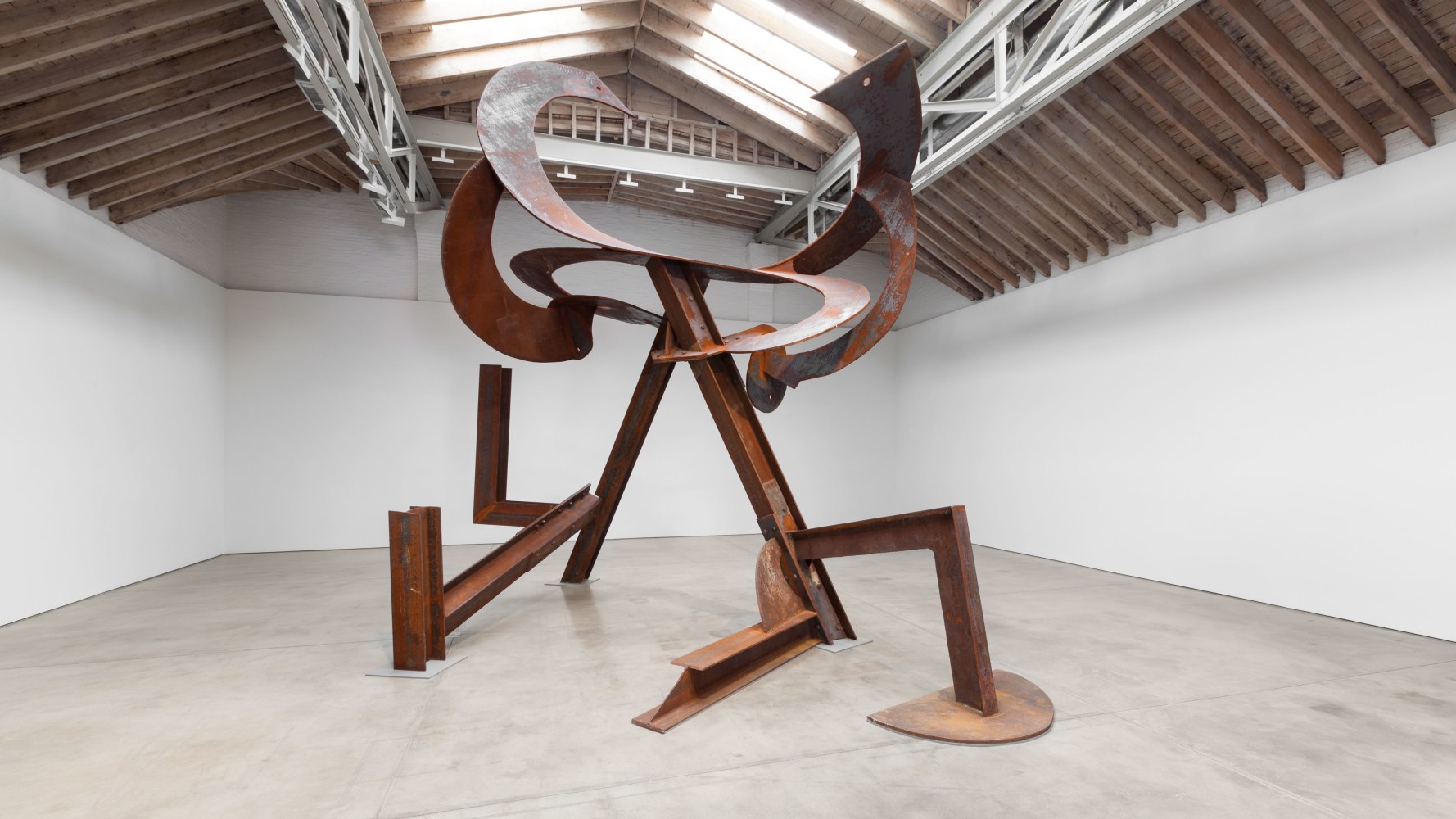 Installation view, Mark di Suvero, Luney Breakout, September 6 – October 22, 2014
