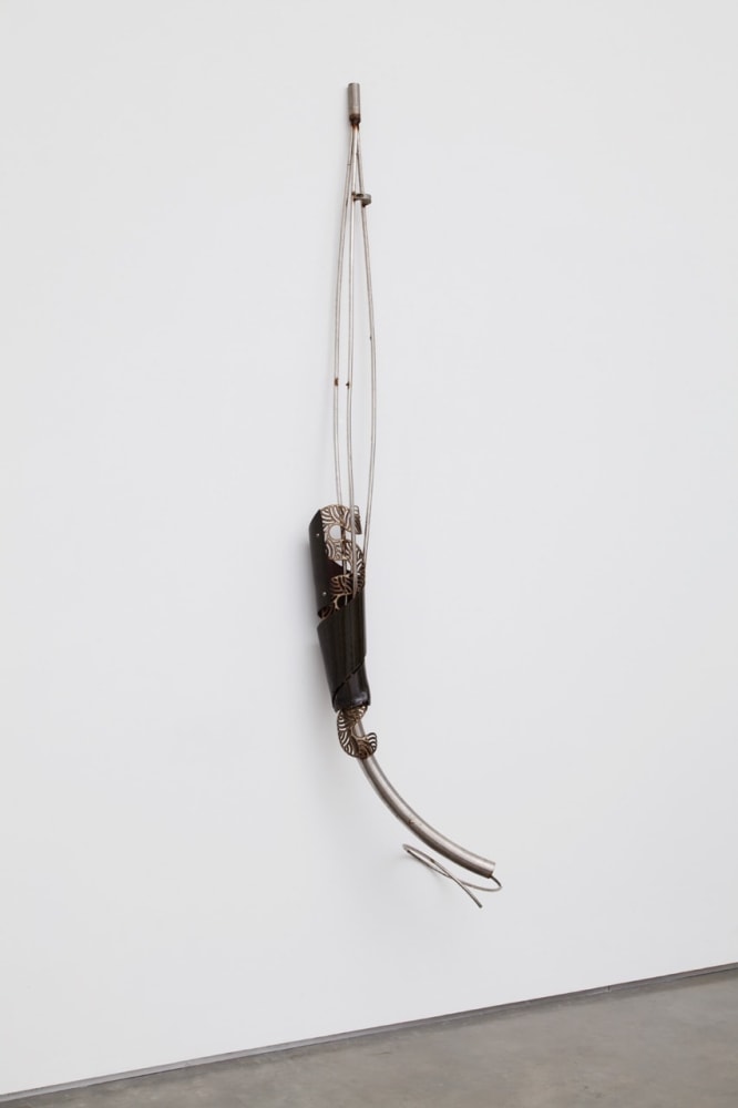 Frank Stella
baris, 2005
stainless steel tubing and carbon fiber
96 x 22 1/2 x 14 in. (243.8 x 57.2 x 35.6 cm)