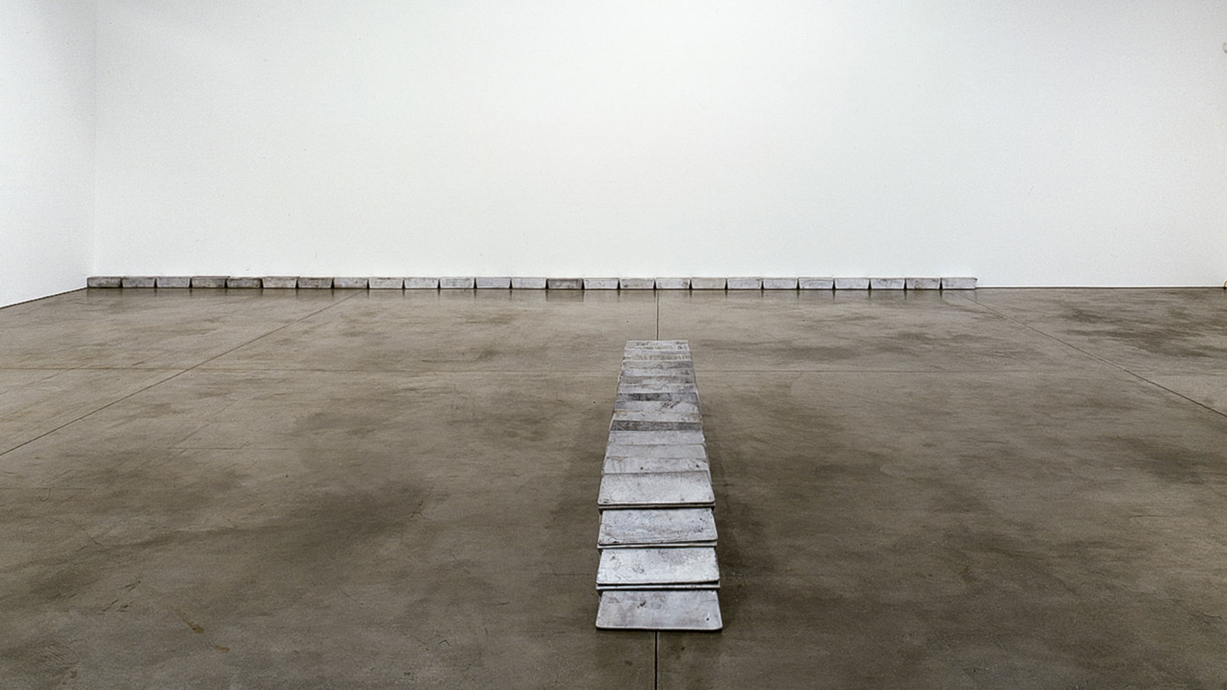 Installation view, Ingots/Wood/Words/Aluminum, Paula Cooper Gallery, 534 W 21st Street, New York. © 2025 Carl Andre / Artists Rights Society (ARS), New York. Courtesy Paula Cooper Gallery, New York. Photo: Tom Powel.