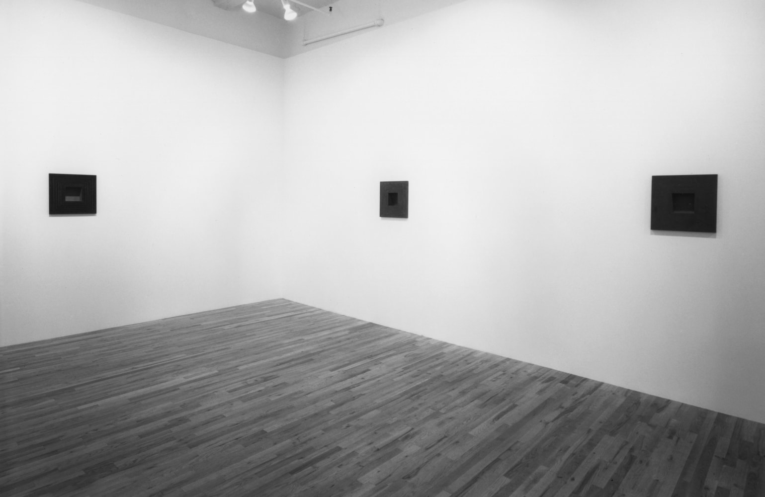Installation view, Jackie Winsor, Paula Cooper Gallery, 149 Wooster Street, New York, September 8 - October 3, 1992. © Jackie Winsor. Courtesy Paula Cooper Gallery, New York. Photo: Geoffrey Clements.