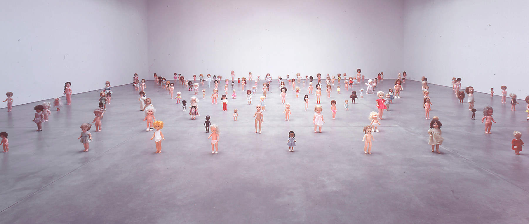 Zoe Leonard "Mouth open, teeth showing" 2000 162 dolls dimensions variable