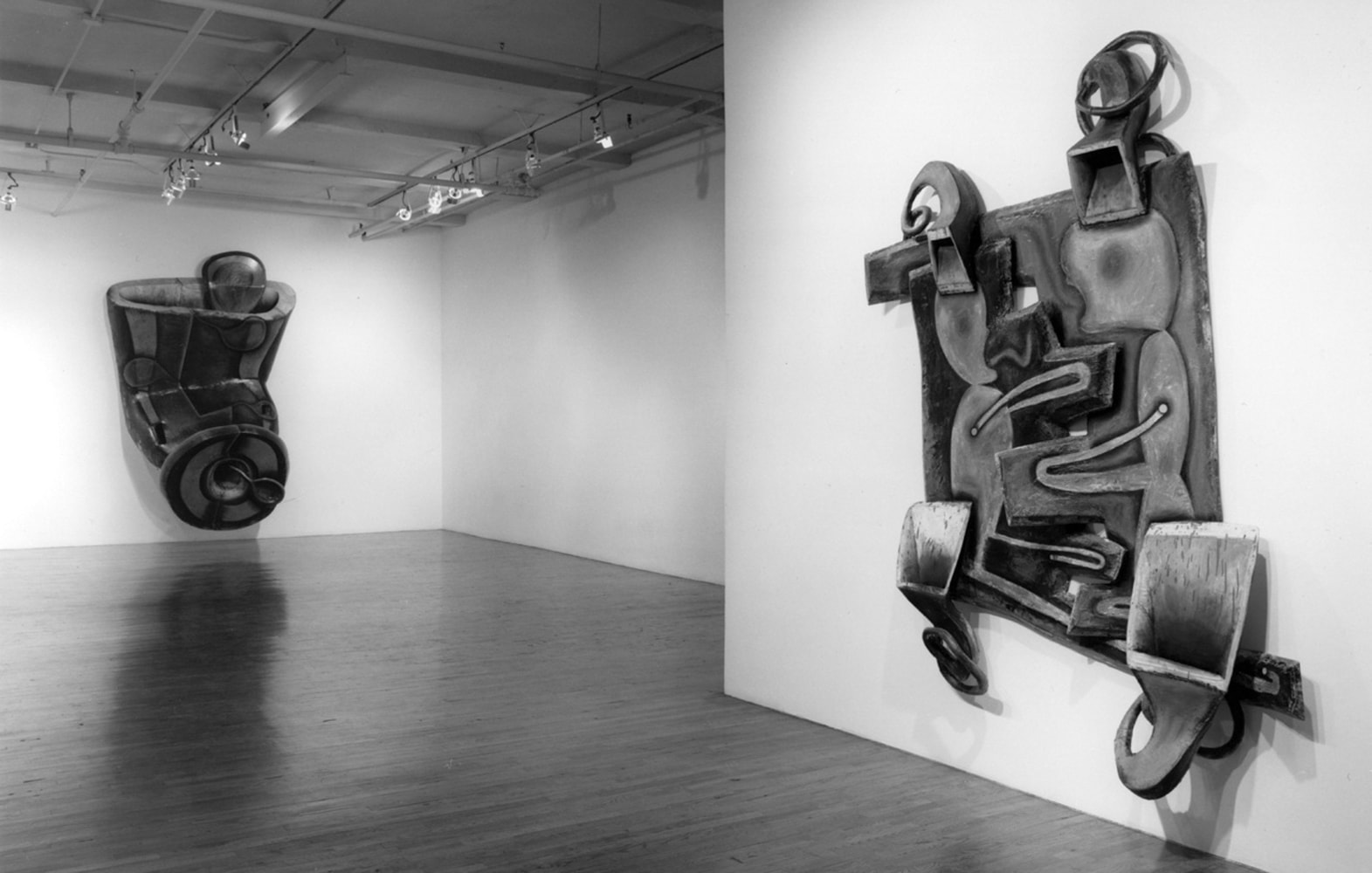 Installation view, Works on Paper, Paula Cooper Gallery, 155 Wooster Street, New York, March 9 - April 1, 1989. Photo: Geoffrey Clements. © 2025 Elizabeth Murray / Artists Rights Society (ARS), New York. Courtesy Paula Cooper Gallery, New York. Photo: Geoffrey Clements.