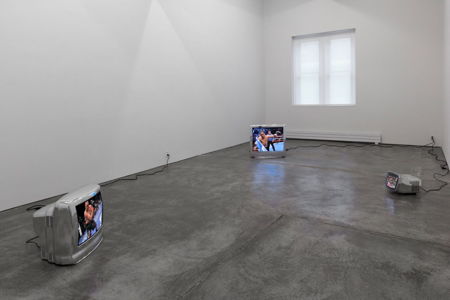 Installation view, Paul Pfeiffer, October 13 – December 17, 2016