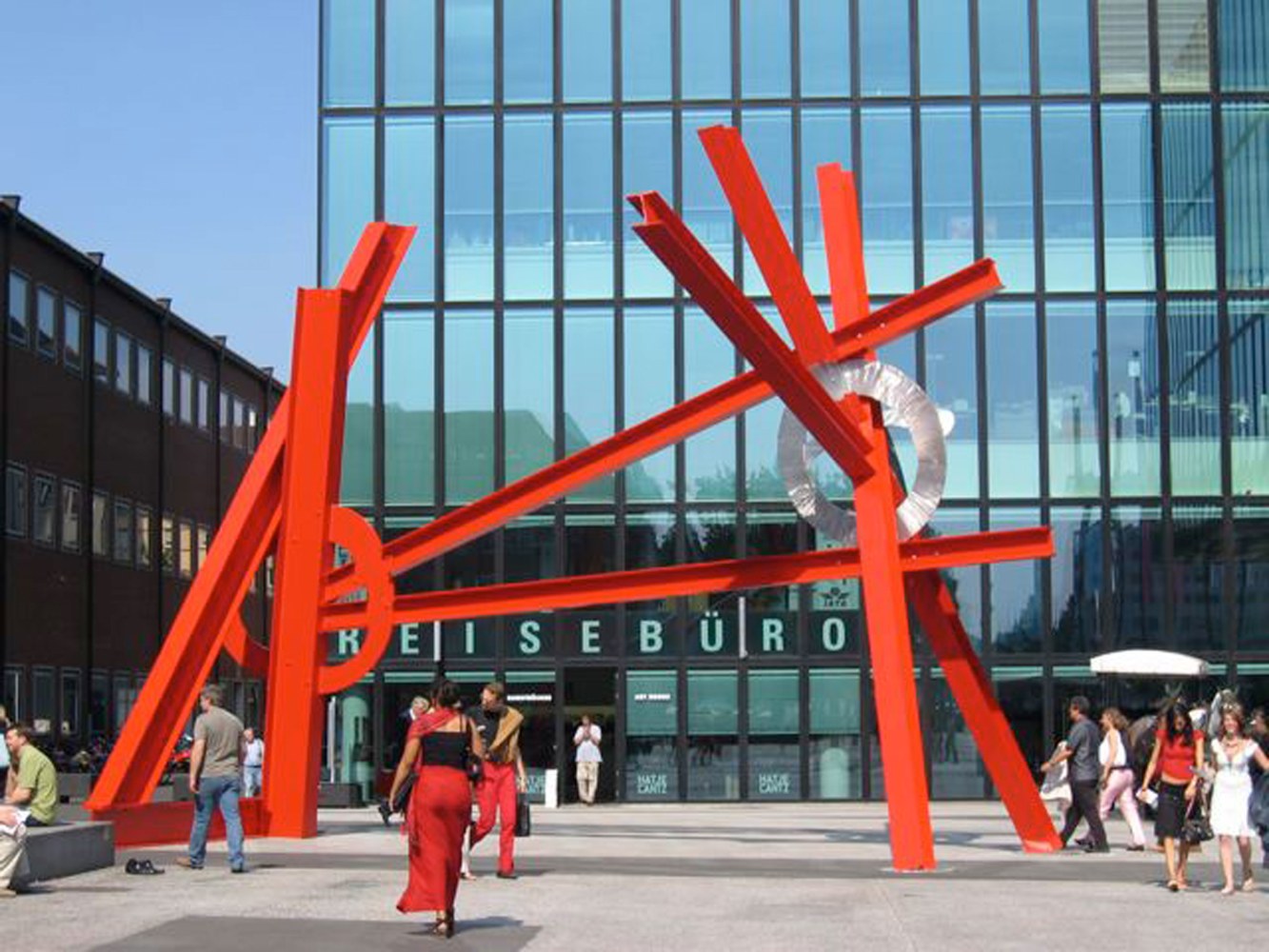 Mark di Suvero
Ulalu, 2001
stainless steel, painted steel
26' 7" h x 30' w x 15' d (8 x 9 x 4.5 m)