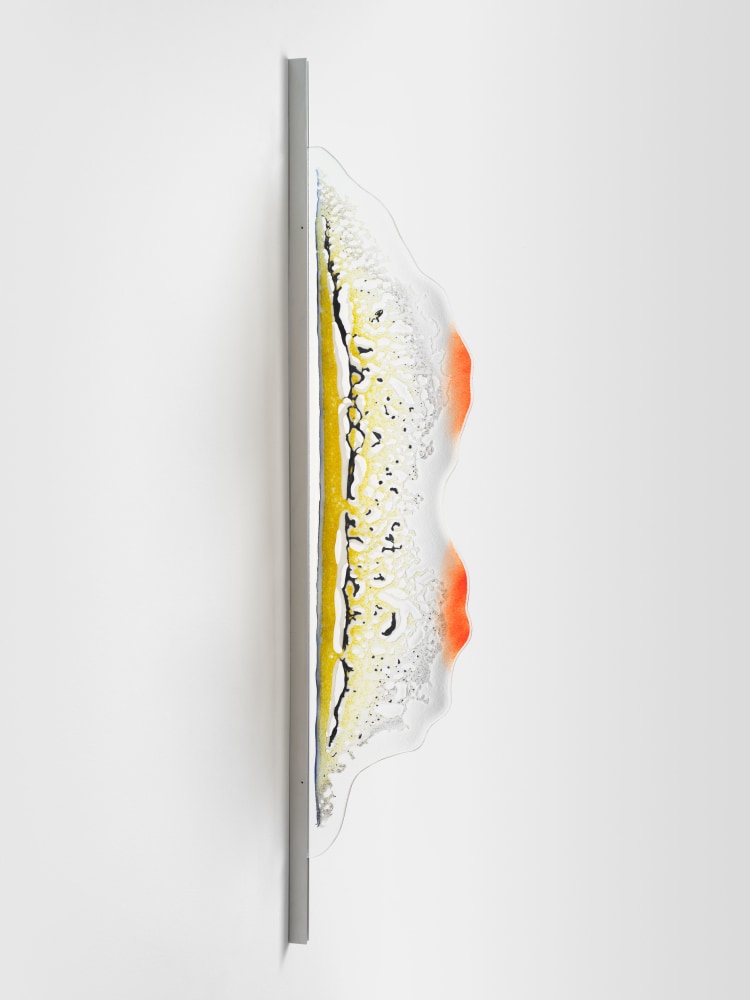 Tauba Auerbach
Spontaneous Lace, 2023
kiln-formed glass in aluminum armature
48 x 10 x 3/8 in. (121.9 x 25.4 x 1 cm)