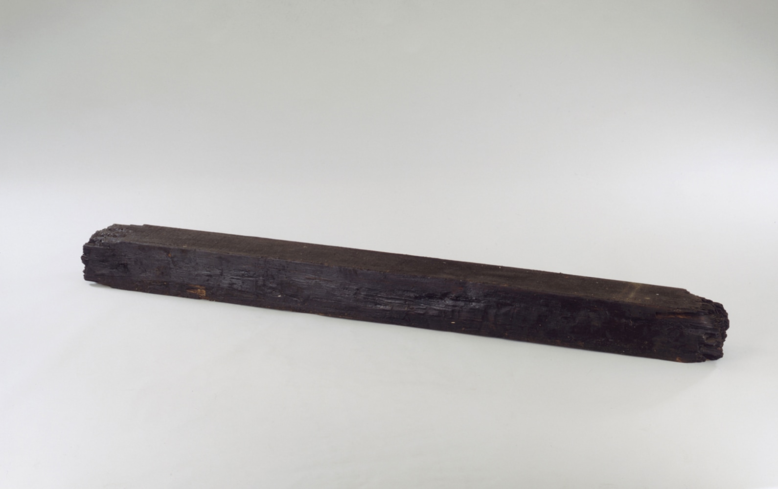 Robert Grosvenor Untitled, 1975 wood, creosote, grease 8 x 102 x 9 inches (20.3 x 259.1 x 22.9 cm)