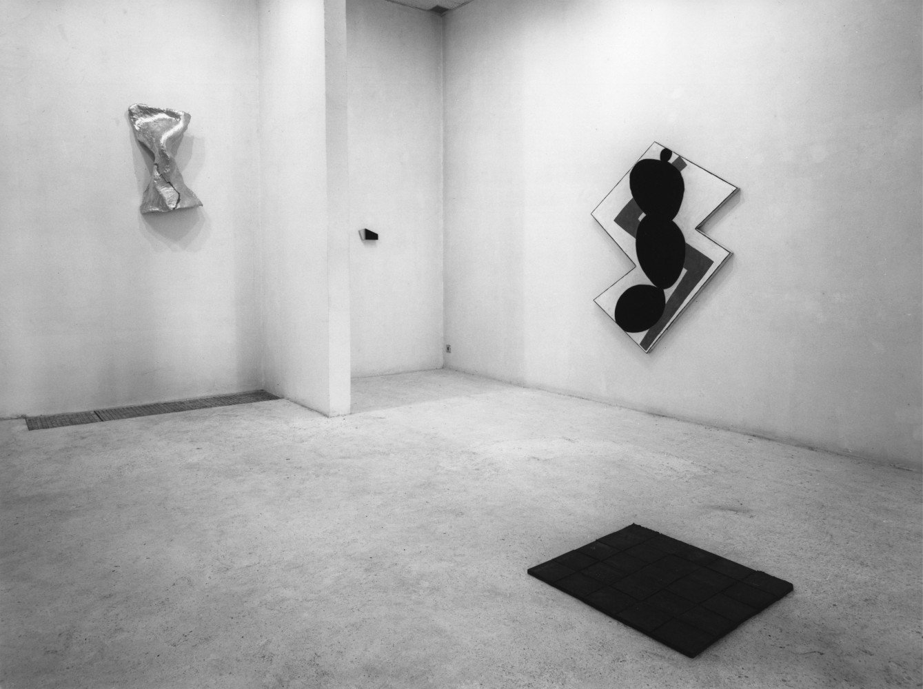 Installation view, Paula Cooper at Yvon Lambert, 5 Rue Du Grenier-Saint-Lazare, Paris, February 16 - March 15 1980. Photo: Andre Morain.