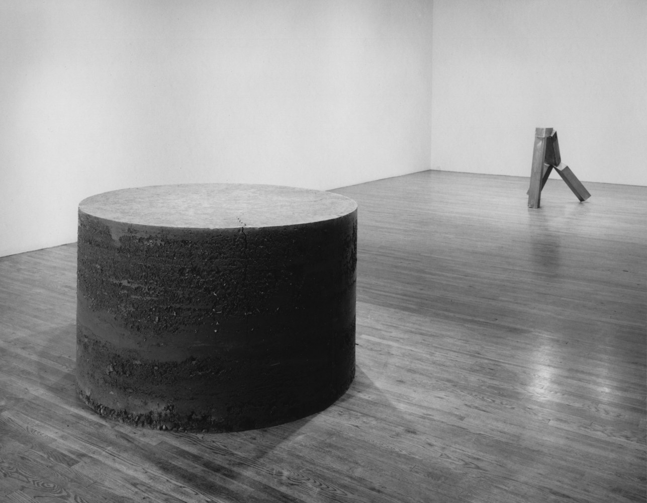 Installation view, Changing Group Exhibition, Paula Cooper Gallery, 155 Wooster Street, New York, December 2 - 23, 1987. Photo: D. James Dee.