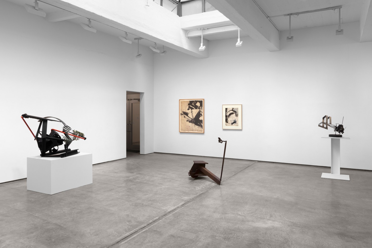 Installation view, Mark di Suvero and Leonard Contino, October 22 – November 28, 2020