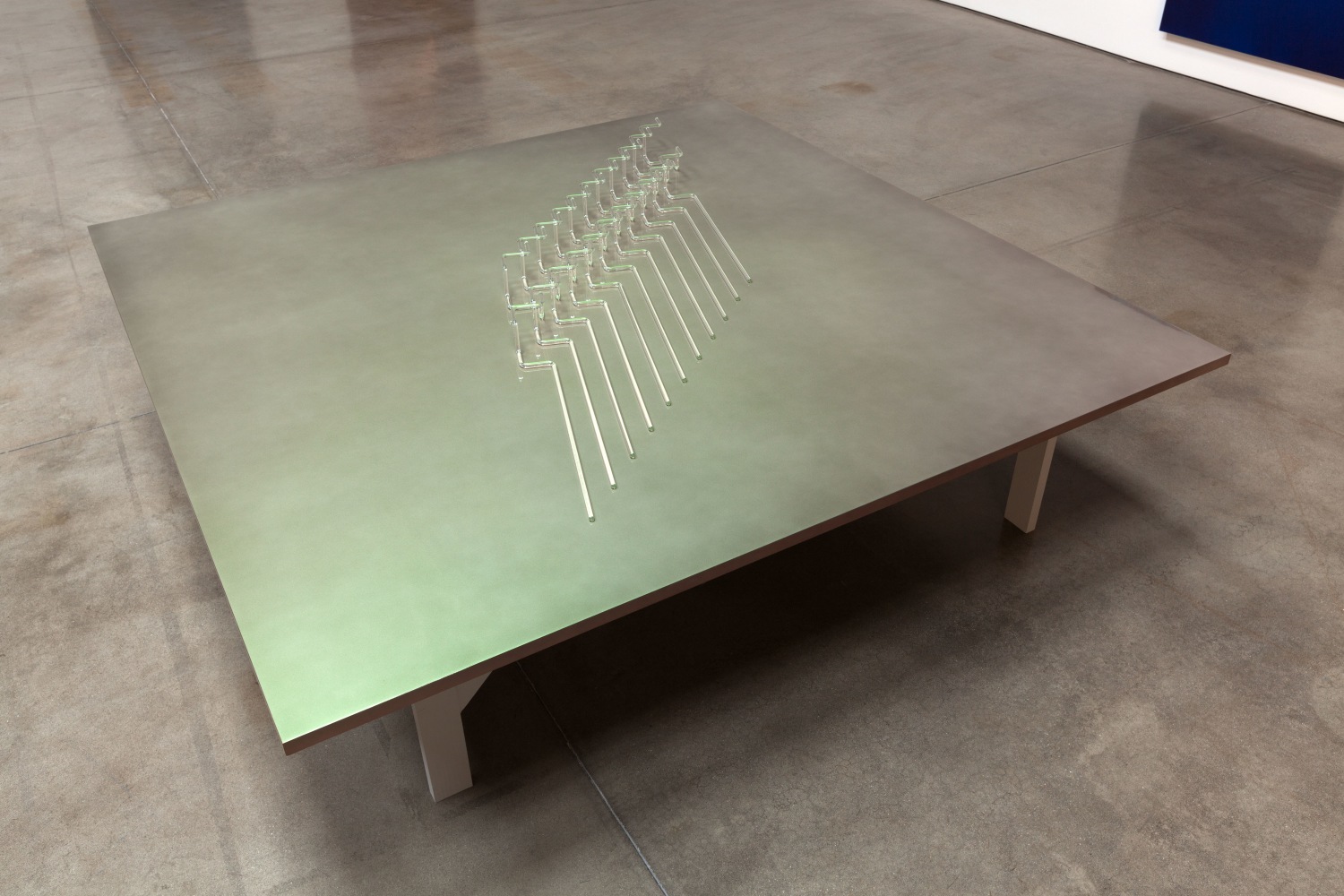 Tauba Auerbach
A Flexible Fabric of Inflexible Parts, 2015
borosilicate glass on table of aluminum, wood and paint
11 helical components each approximately 3 x 3 x 31 1/2 inches (7.6 x 7.6 x 80 cm). Overall dimensions: 3 x 78 x 25 inches (7.6 x 198.1 x 63.5 cm)
table: 23 1/2 x 84 x 84 in. (59.7 x 213.4 x 213.4 cm)