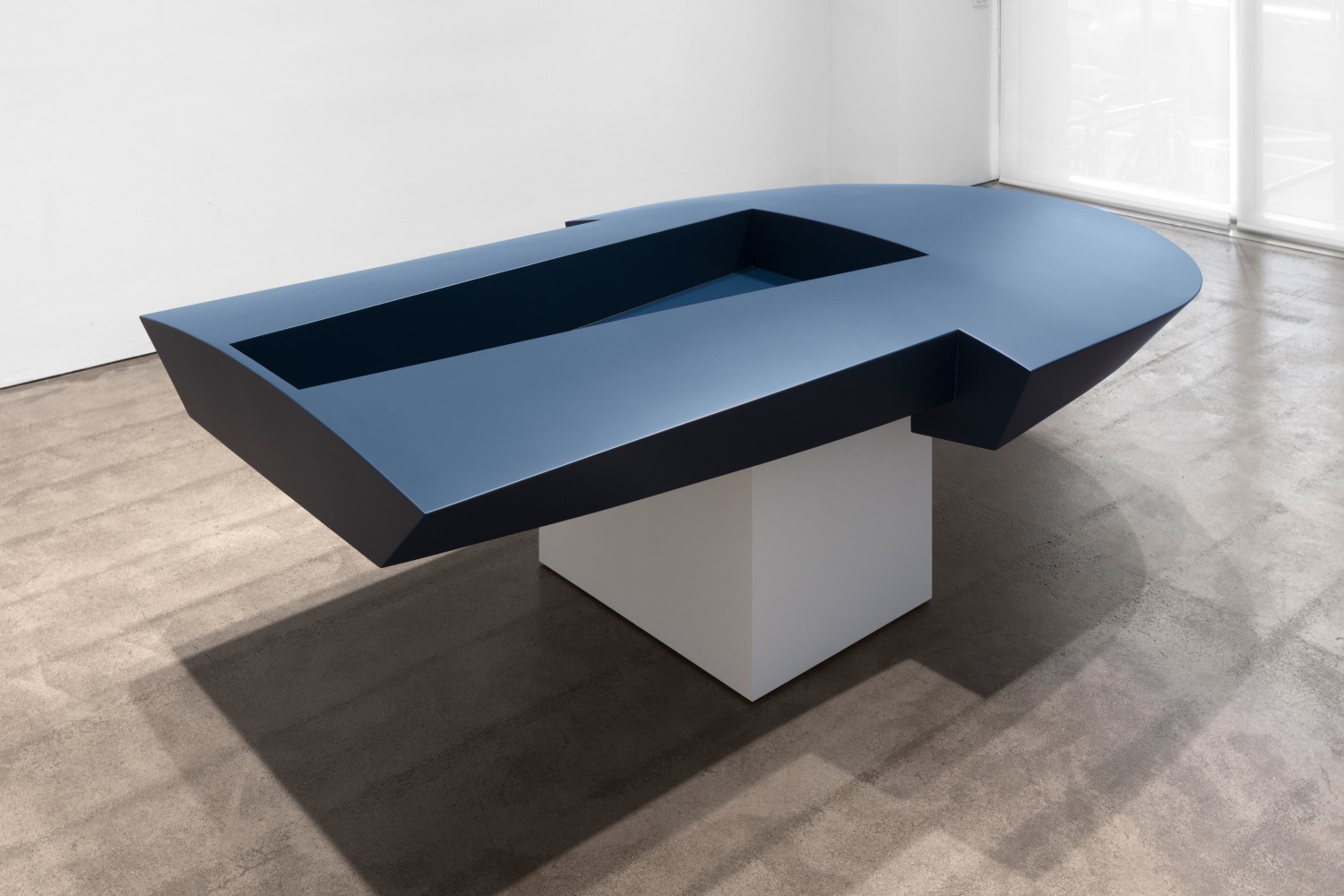 Robert Grosvenor
untitled, 2019
lacquered aluminum, blue
11 7/8 x 92 1/2 x 56 1/2 in. (30.2 x 235 x 143.5 cm)