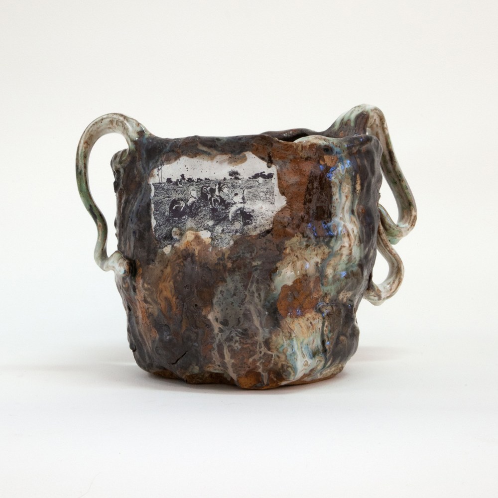 Liz Glynn, Untitled Vessel #3 (from The Looters), 2022, glazed stoneware, 11 x 9 x 11 in. (27.9 x 22.9 x 27.9 cm)