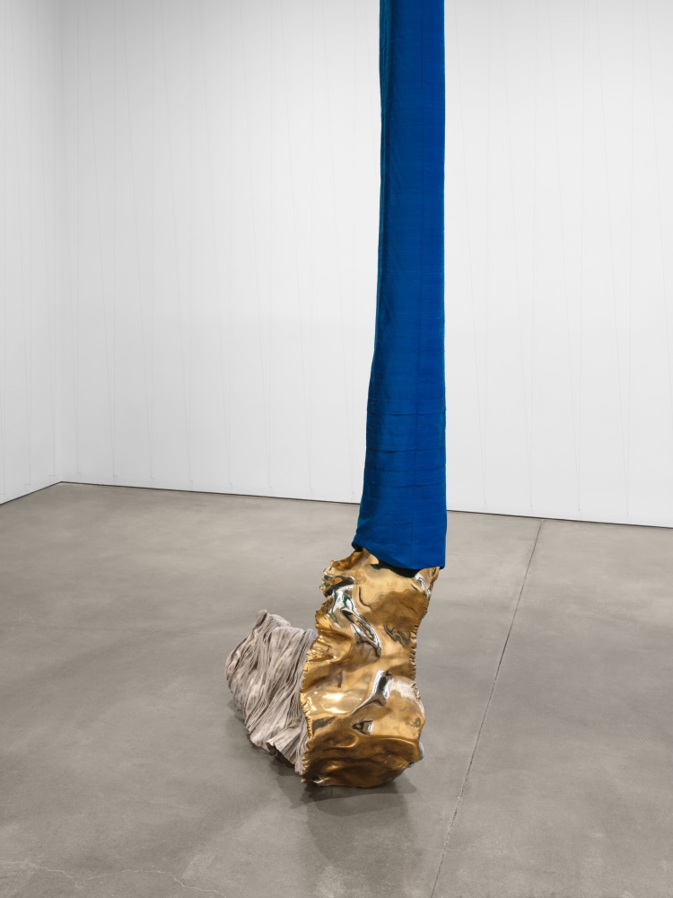 Luciano Fabro
Piede Senile II, 2000
polished and white patinated bronze, silk
33 1/2 x 15 3/4 x 39 3/8 in. (85 x 40 x 100 cm) (approx.)