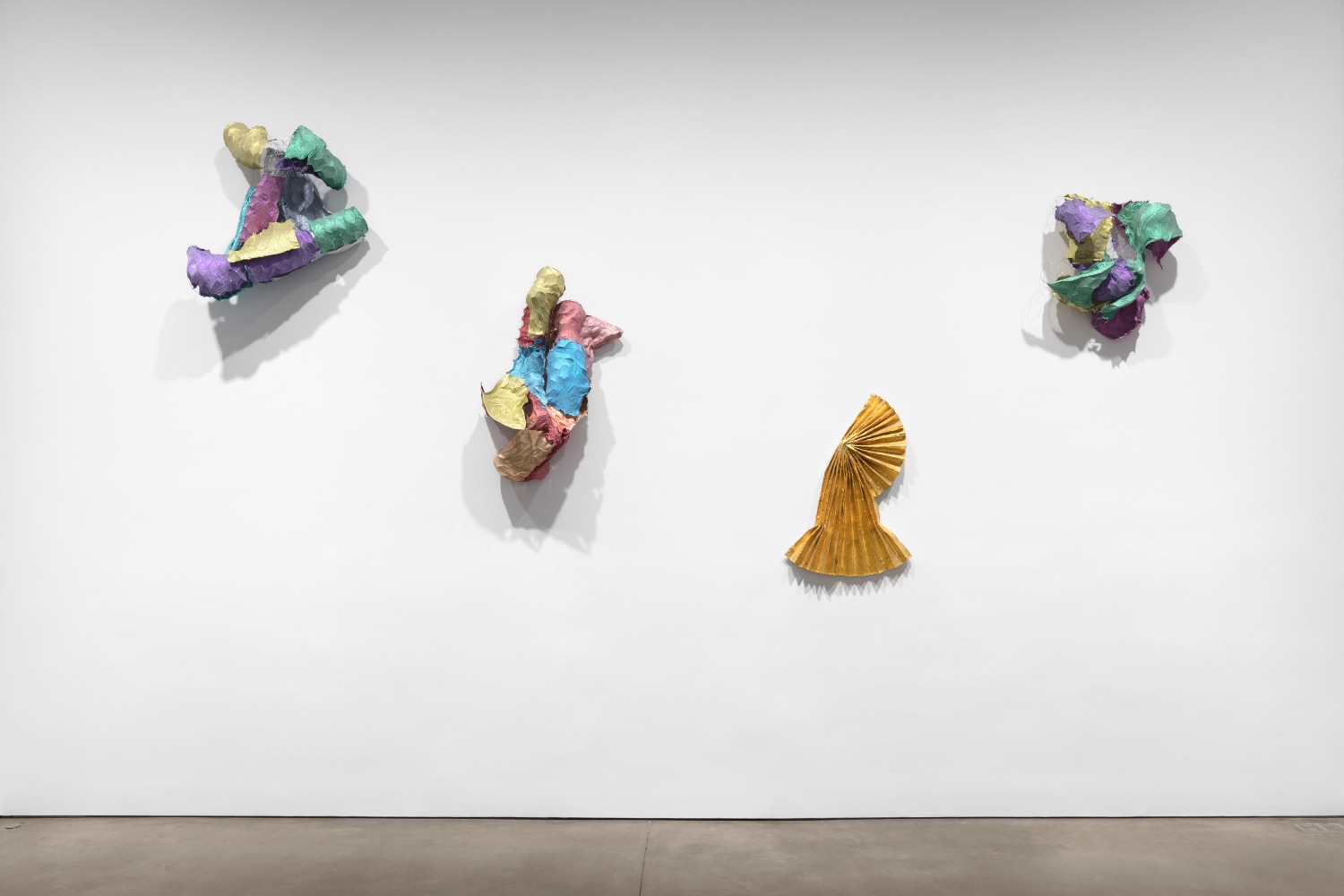 Installation view, Carl Andre and Lynda Benglis, May 10 – June 16, 2018