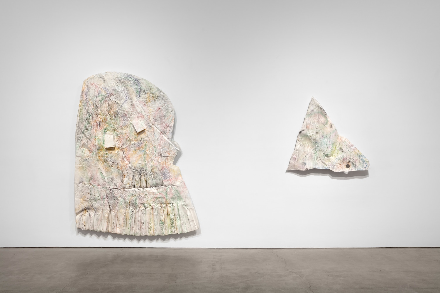 Installation view, Céleste Boursier-Mougenot, Liz Glynn, Robert Grosvenor, Justin Matherly, Paul Pfeiffer, April 4 – May 4, 2019