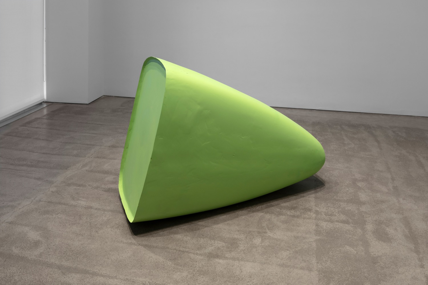 Robert Grosvenor
Untitled, 2019
sheet metal, auto body filler, spray paint
41 x 60 x 28 in. (104.1 x 152.4 x 71.1 cm)