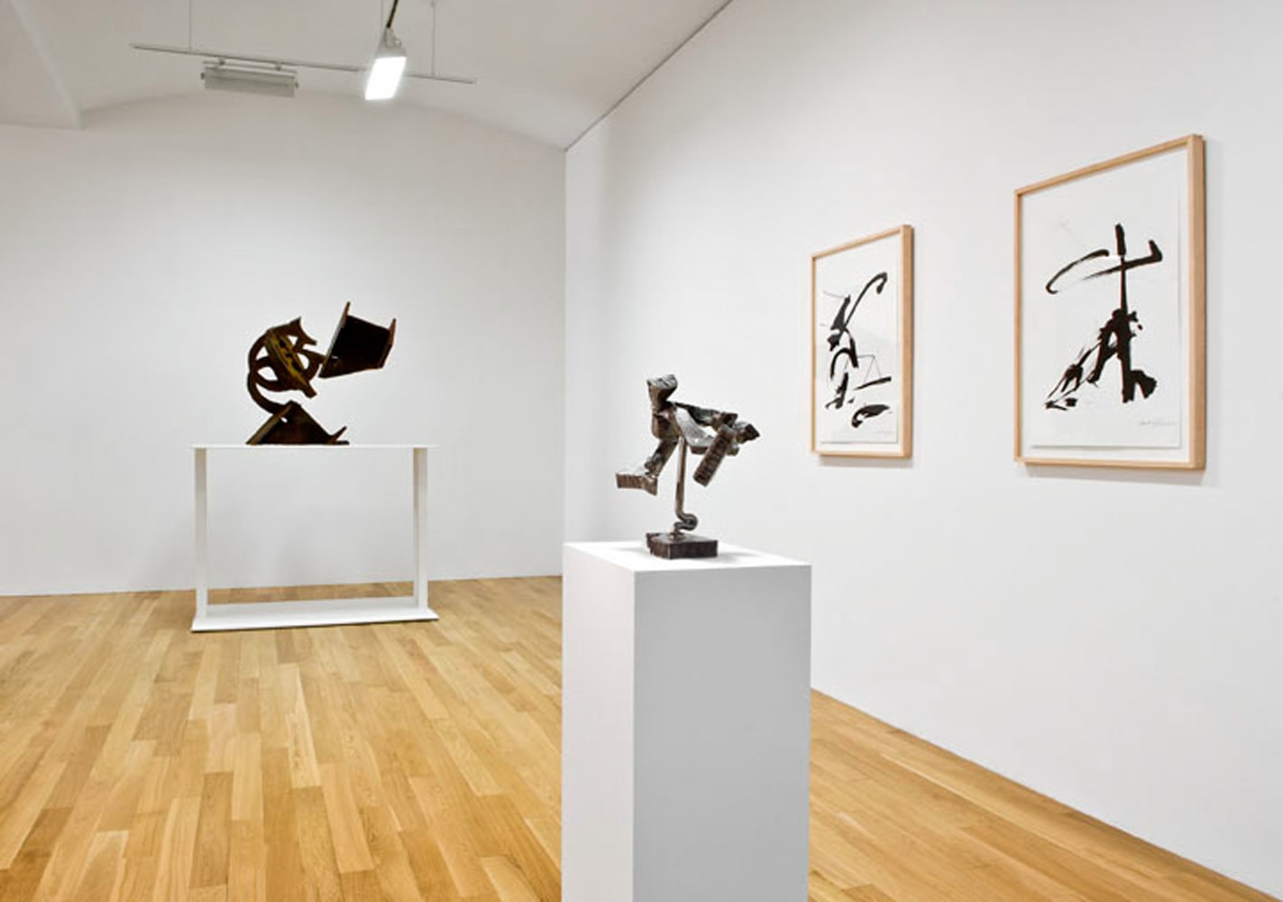 Installation view, Mark di Suvero, Paula Cooper Gallery, 465 W 23rd Street, New York. October 9 - November 17, 2007. © 2025 Mark di Suvero / Artists Rights Society (ARS), New York. Courtesy of Spacetime C.C. and Paula Cooper Gallery, New York. Photo: Ellen Wilson.