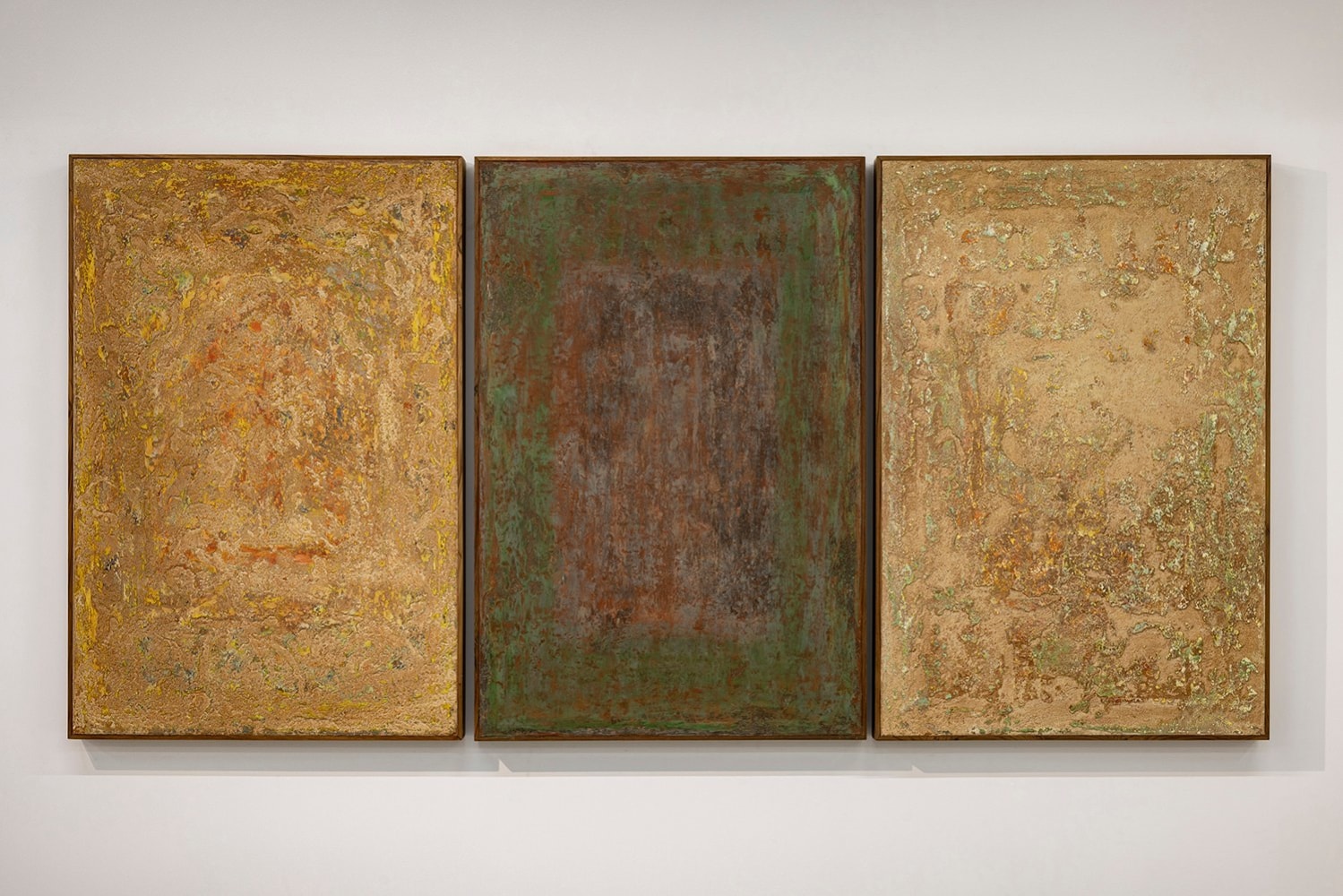 Breath 1

2025
Lime Plaster and Casein&amp;ndash;based Jaipur Stone Pigment

36 x 72 inches / 91.4 x 182 cm (triptych)