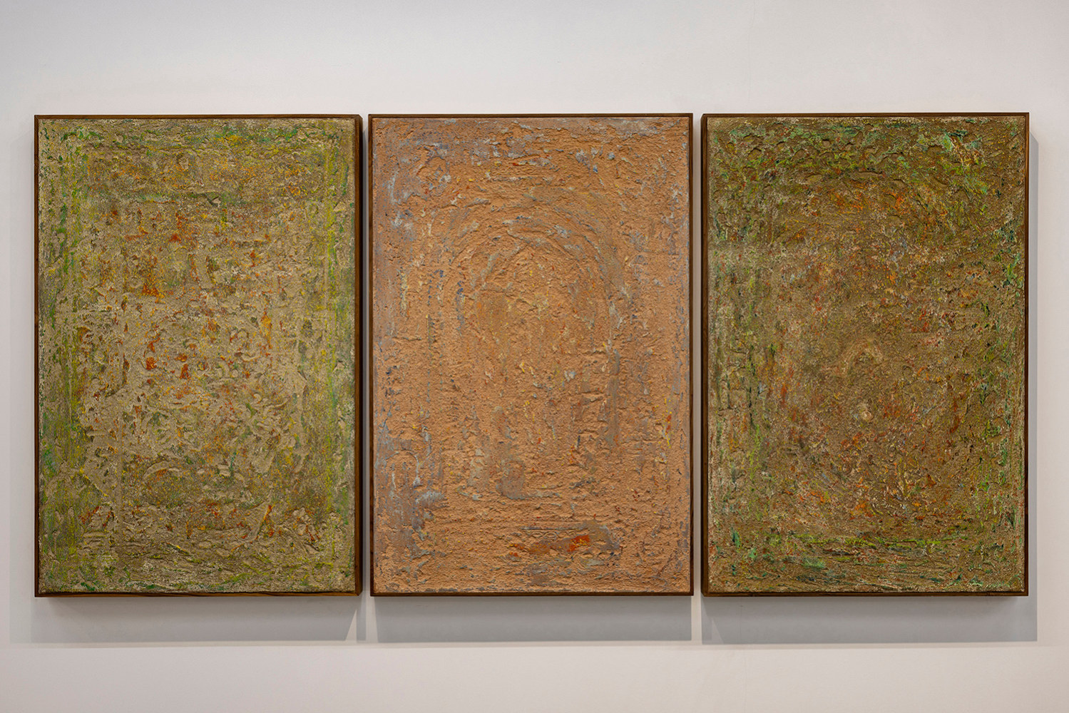 Breath 6

2025
Lime Plaster and Casein&amp;ndash;based Jaipur Stone Pigment

36 x 72 inches / 91.4 x 182 cm (triptych)