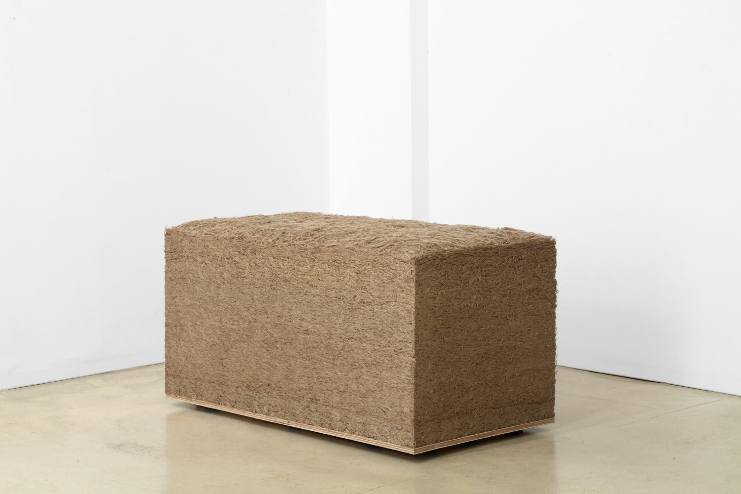 Object in jute thread I, 2010, 45 x 84 x 41.5 cm / 17.7 x 33 x 16.3 in