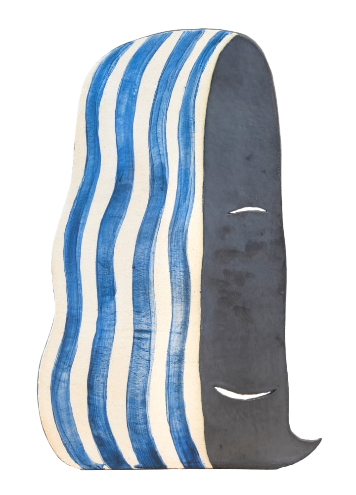 Keiko Narahashi
Inky (wavy smile), 2023
glazed stoneware
16 x 10 1/2 x 5 1/2 in.
40.6 x 26.7 x 14 cm.
(KNAR040)