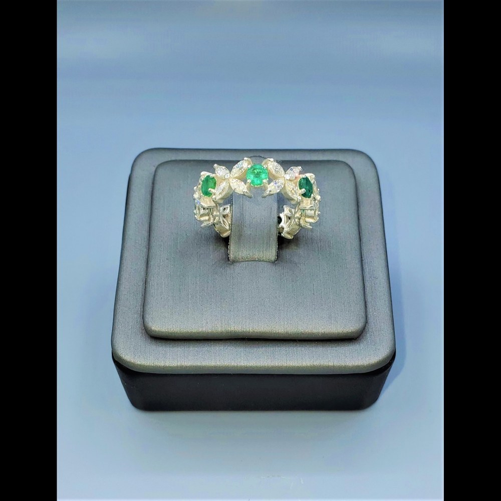Emerald Garden

7.5mm x 22mm x 4.5mm