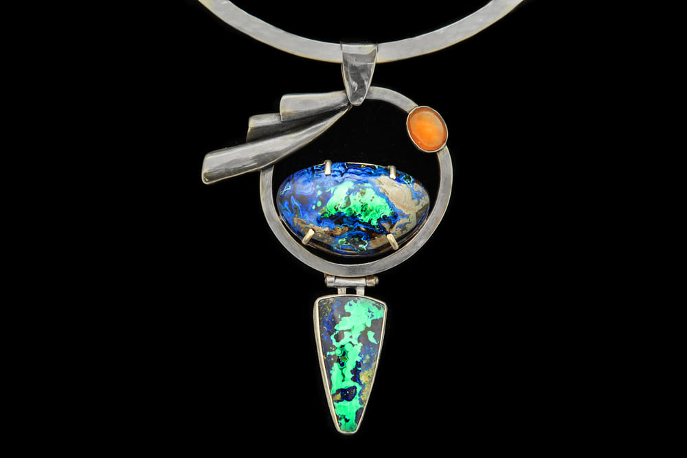 Horizons
Sterling conjoined circles, added dimensions, &amp;amp; shapes, Azurite Malachite &amp;amp; yellow sapphire stones
2.7&amp;quot; x 4&amp;quot;
2021