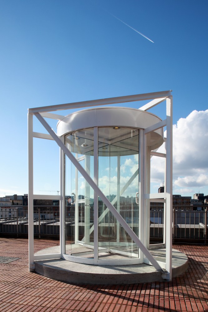 Outdoor view of sculpture by Oscar Tuazon