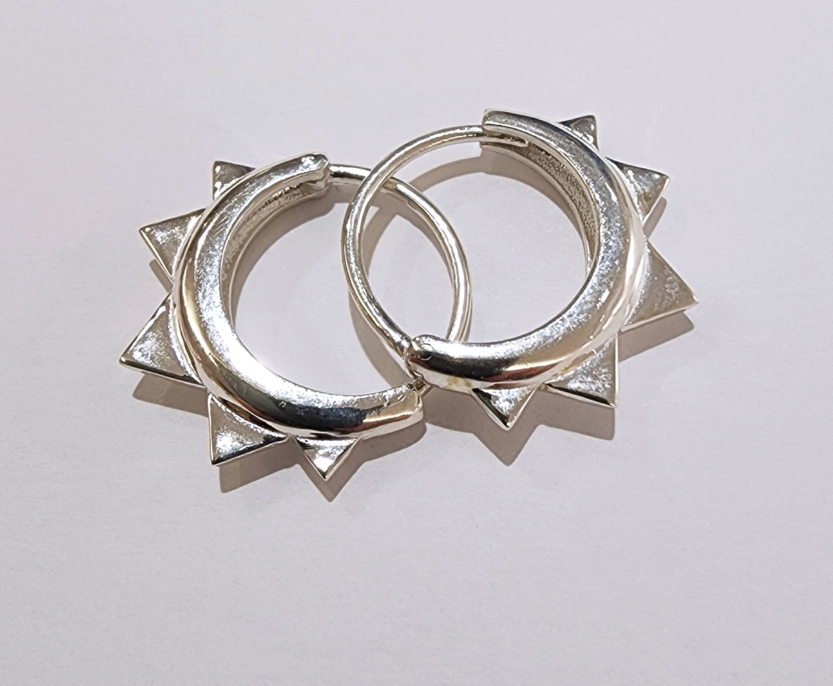 Amanda Kaiserman, Triangle Earring (Shiny)  One Size  Silver
