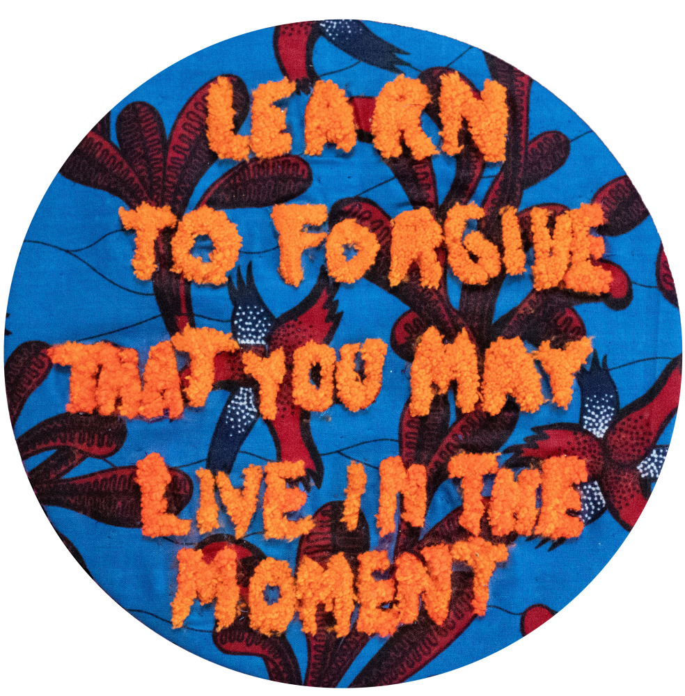 Live In The Moment  10.5&quot; Diameter  Tufted Yarn And Fabric