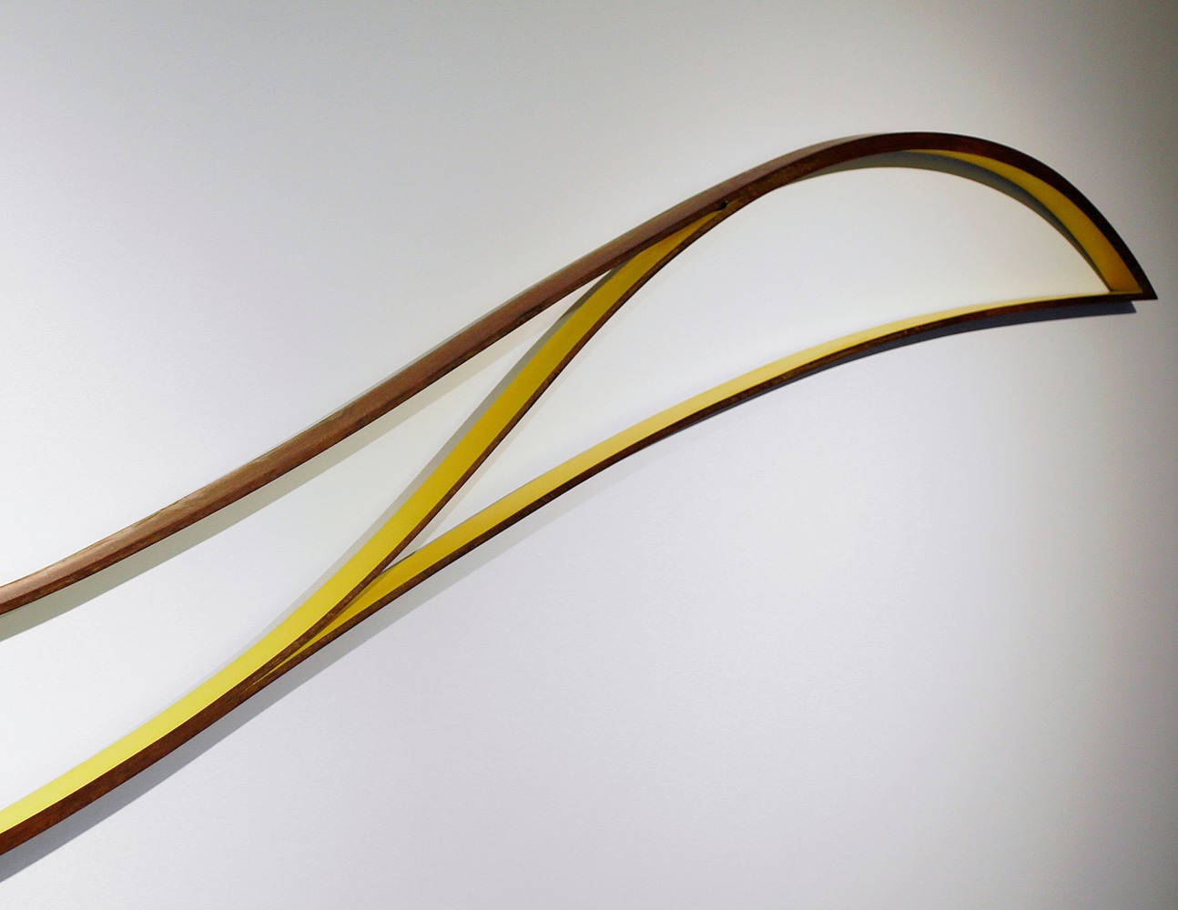 Bubble trap and a double bow (detail)