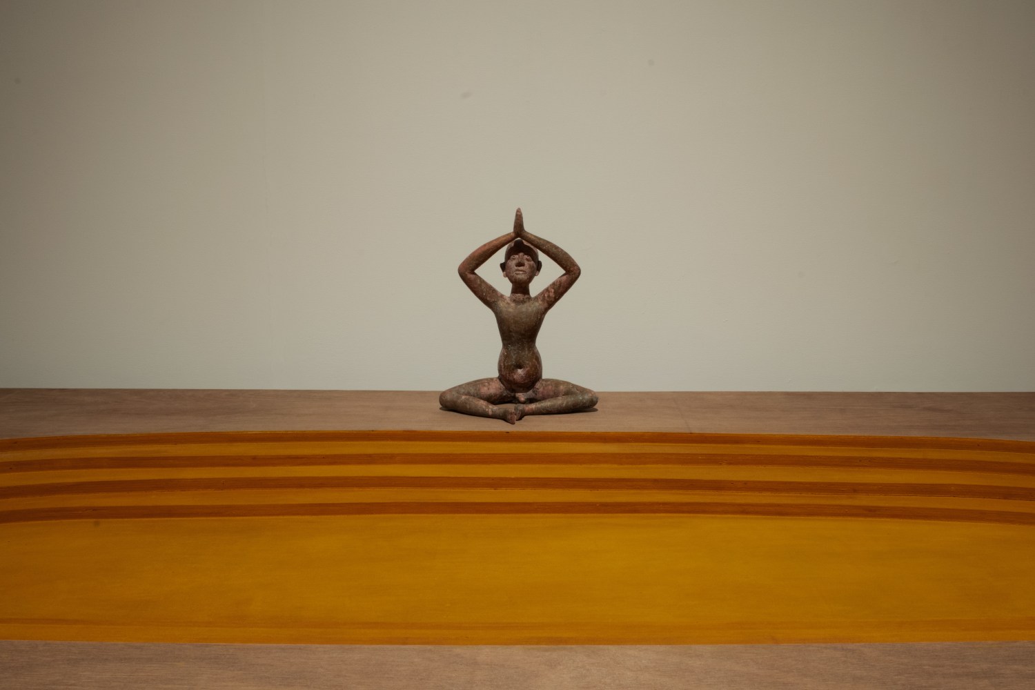 Miracles on the wind | 2025
Bronze, turmeric & wood
6″ x 96″ x 48″ ; 13.5″ x 10.5″ x 8″ (Figure)
TG 5070