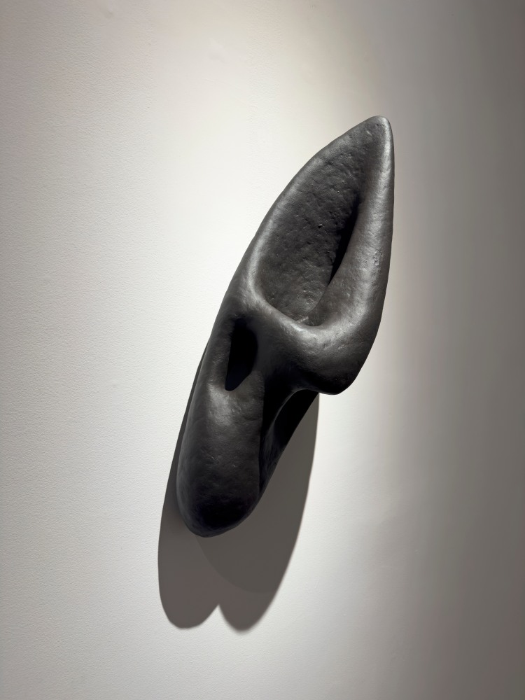 Time twist | 2024
Resin and iron dust
9″ x 10″ x 28″
TG 5040