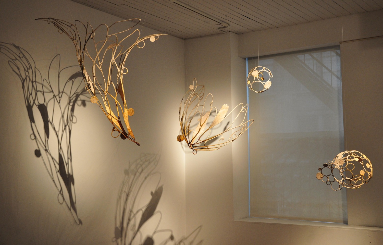 Bird Song I, 2009
Stainless steel, muslin, tamarind kernel, and lacquer
60" x 125" x 52"