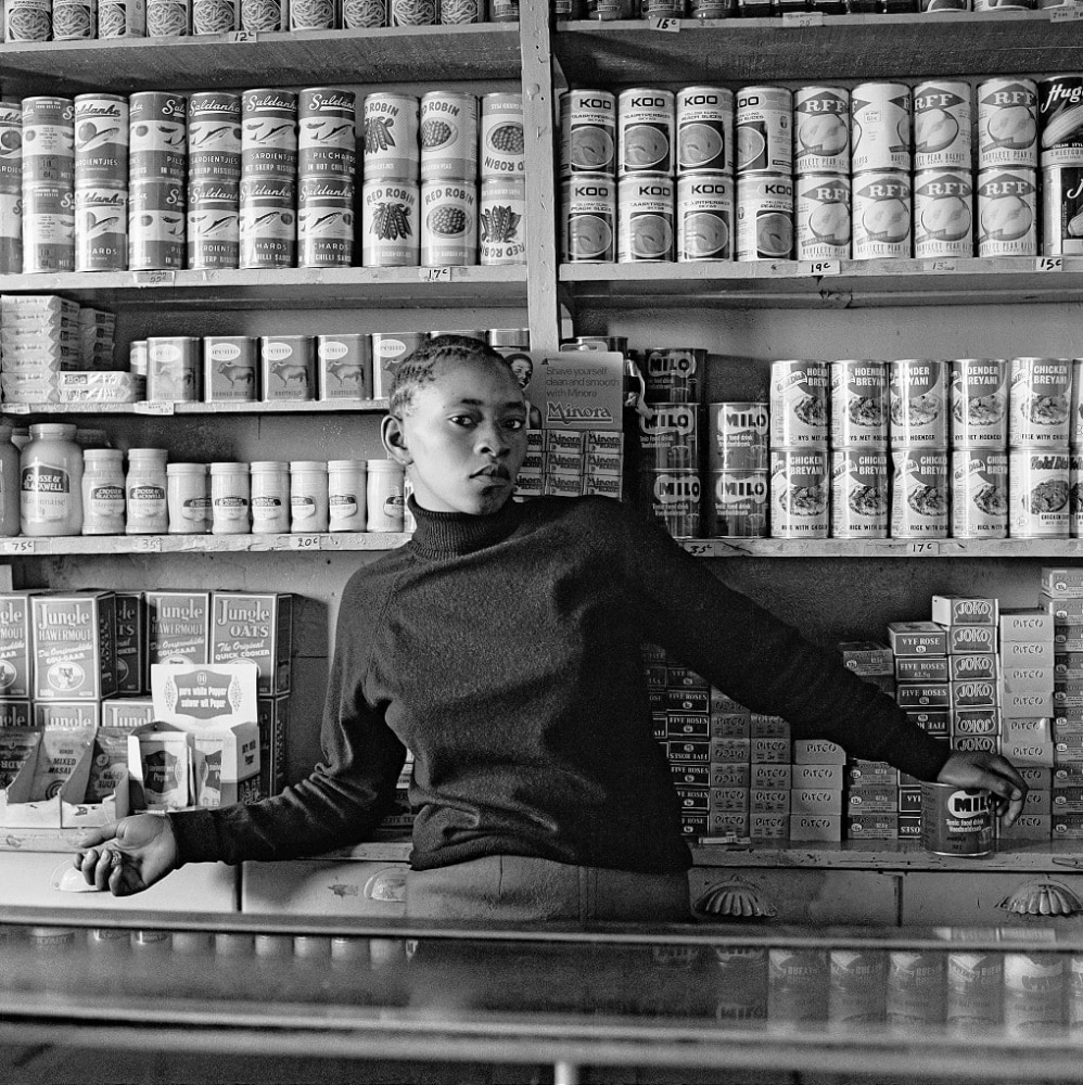 David Goldblatt
Shop assistant, Orlando West, 1972, 1972

Platinum print on Arches Platine 310gm
Image: 37 x 37 cm (14.6 x 14.6 in.)

&amp;nbsp;

Inquire&amp;nbsp;
