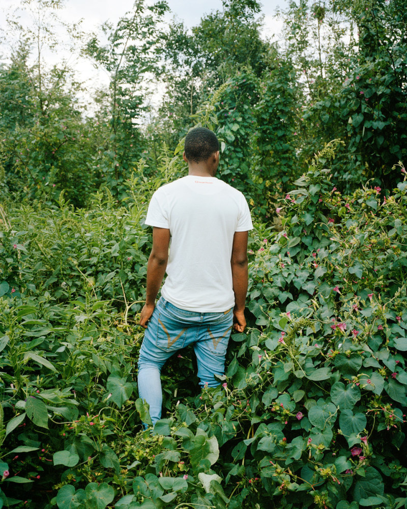 Lindokuhle Sobekwa

Luvo in the garden I, 2021

Inkjet print on cotton rag

Work: 100 x 80 cm (39.4 x 31.5 in.)

Edition of 3 + 2 AP