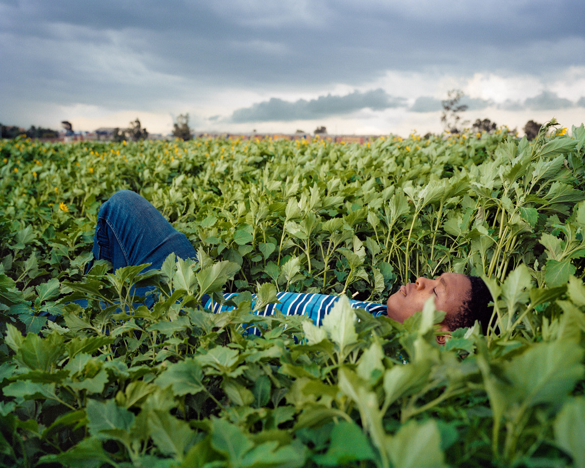 Lindokuhle Sobekwa

Sanele resting in field, 2021

Inkjet print on cotton rag

Work: 80 x 100 cm (31.5 x 39.4 in.)

Edition of 3 + 2 AP