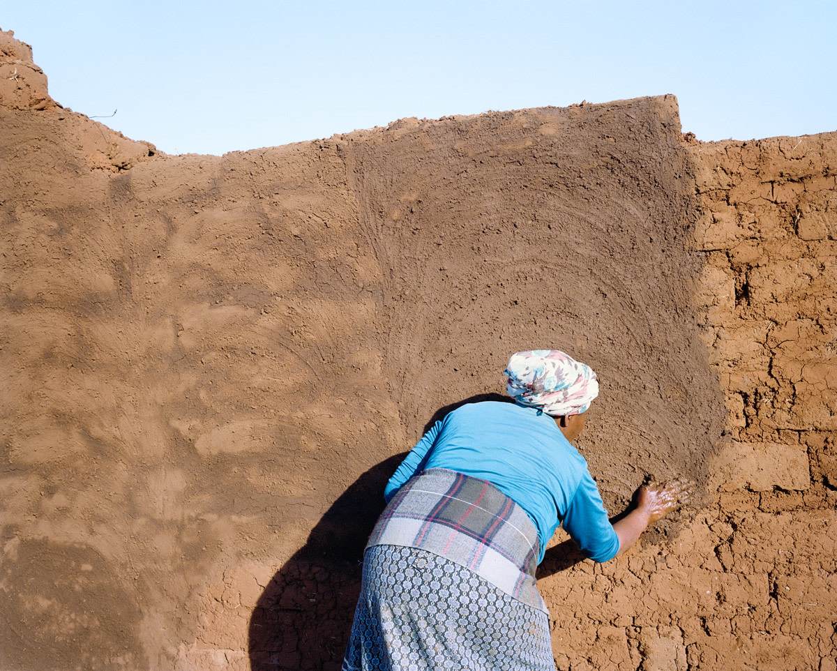 Lindokuhle Sobekwa

UmamBhele uyatyabeka, 2020

Inkjet print on cotton rag

Work: 40 x 50 cm (15.7 x 19.7 in.)

Edition of 7