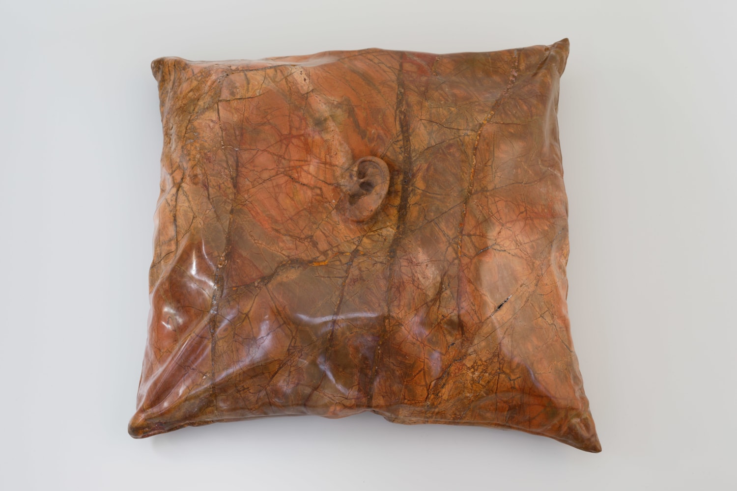 Dorothy Cross
Damascus Baby
2022
damascus rose marble
12 x 39.2 x 39.5 cm / 4.7 x 15.4 x 15.6 in