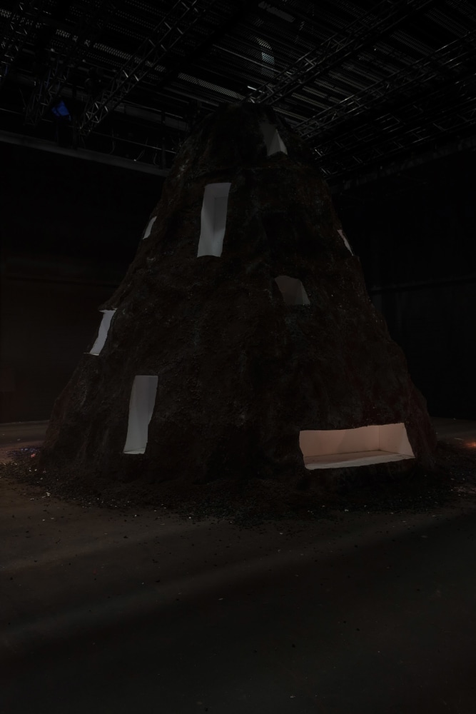 Sam Keogh
Terrestris,&amp;nbsp;part of&amp;nbsp;Conjuring for Beginners,&amp;nbsp;2012
Project Arts Centre, Dublin, Ireland