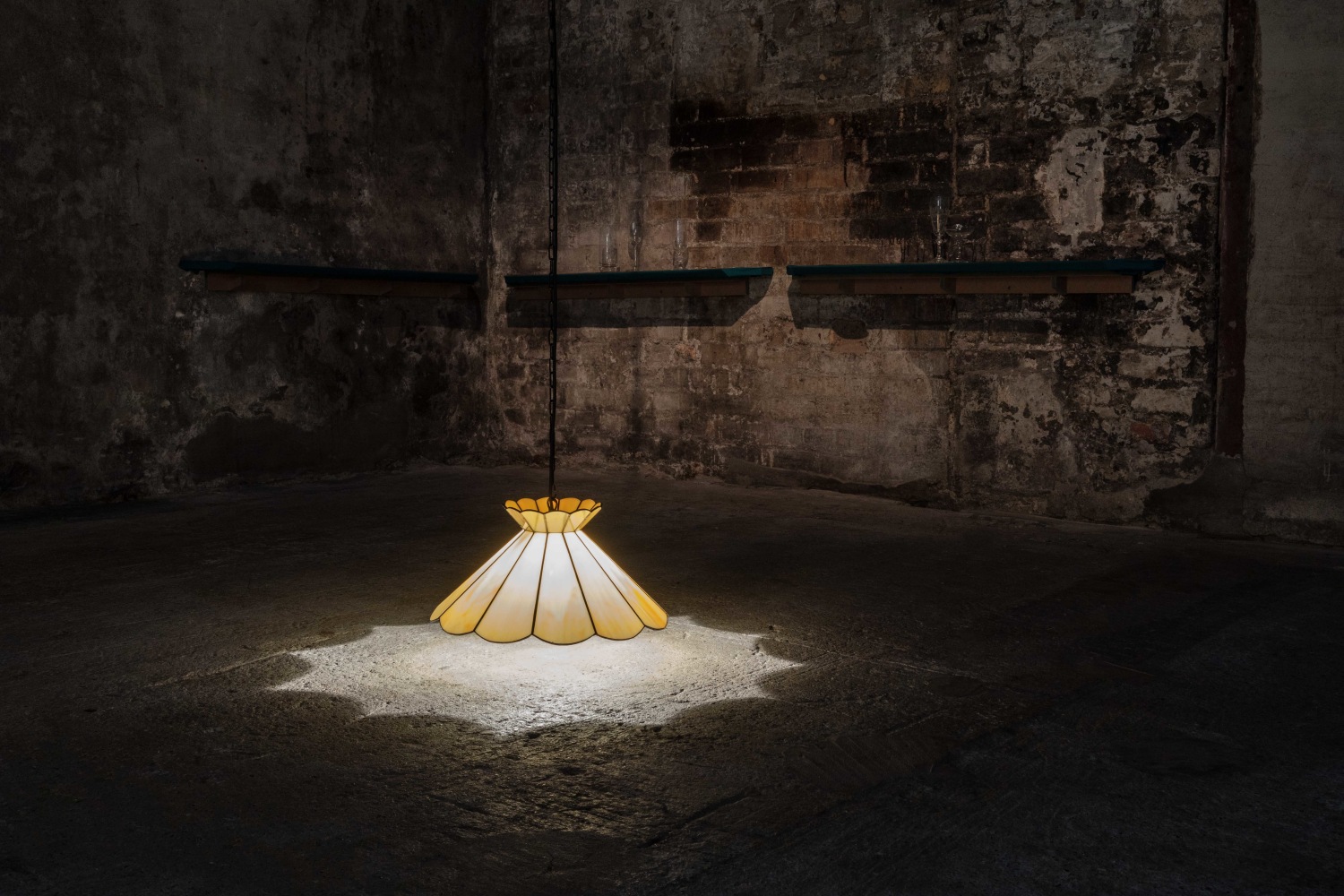 Andy Fitz&amp;nbsp;

Hanging Lamp, 2023

cable and chain, glass lamp, bulb

24 x 38 x 38 cm