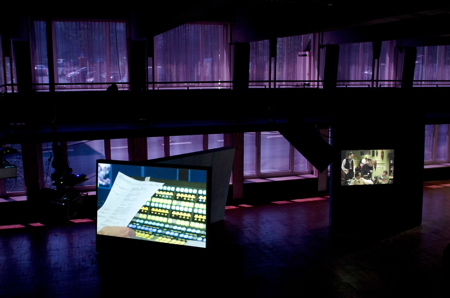 Gerard Byrne
A man and a woman make love, 2012
television production, variable loop of approximately 19 minutes
Installation at dOCUMENTA (13), 2012, Kassel