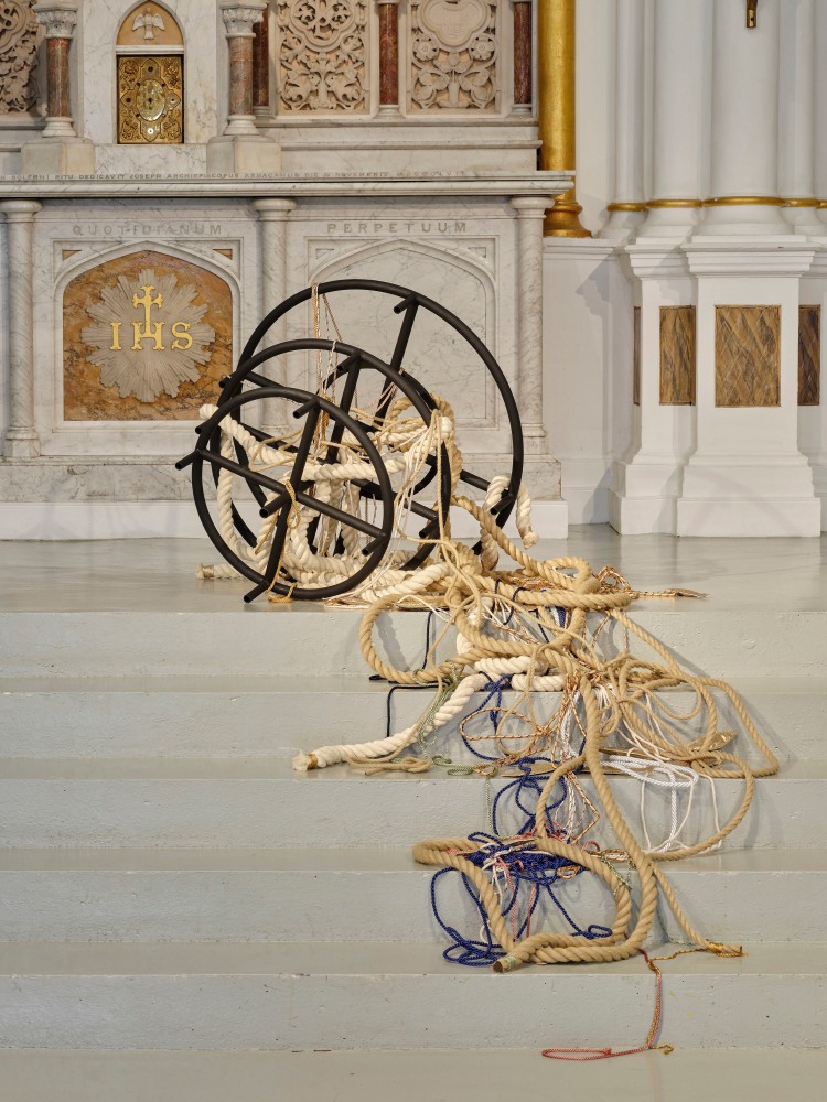 Isabel Nolan

Dashing hopes,&amp;nbsp;2024

26mm steel tube, rope

86 x 86 x 68 cm / 33.9 x 33.9 x 26.8 in, installation dimensions variable

&amp;nbsp;

&amp;nbsp;