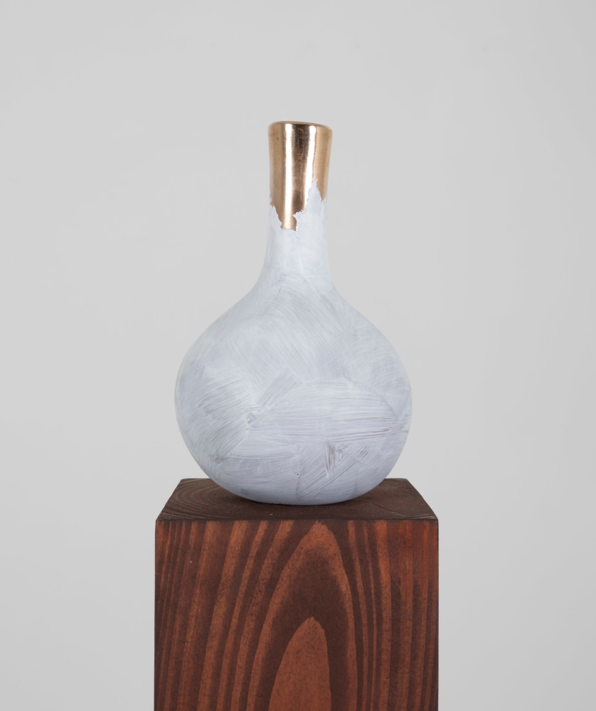 Guggi
Urn II, 2024
Bronze, whitewashed
17 x 11 x 11 cm / 6.7 x 4.3 x 4.3 in