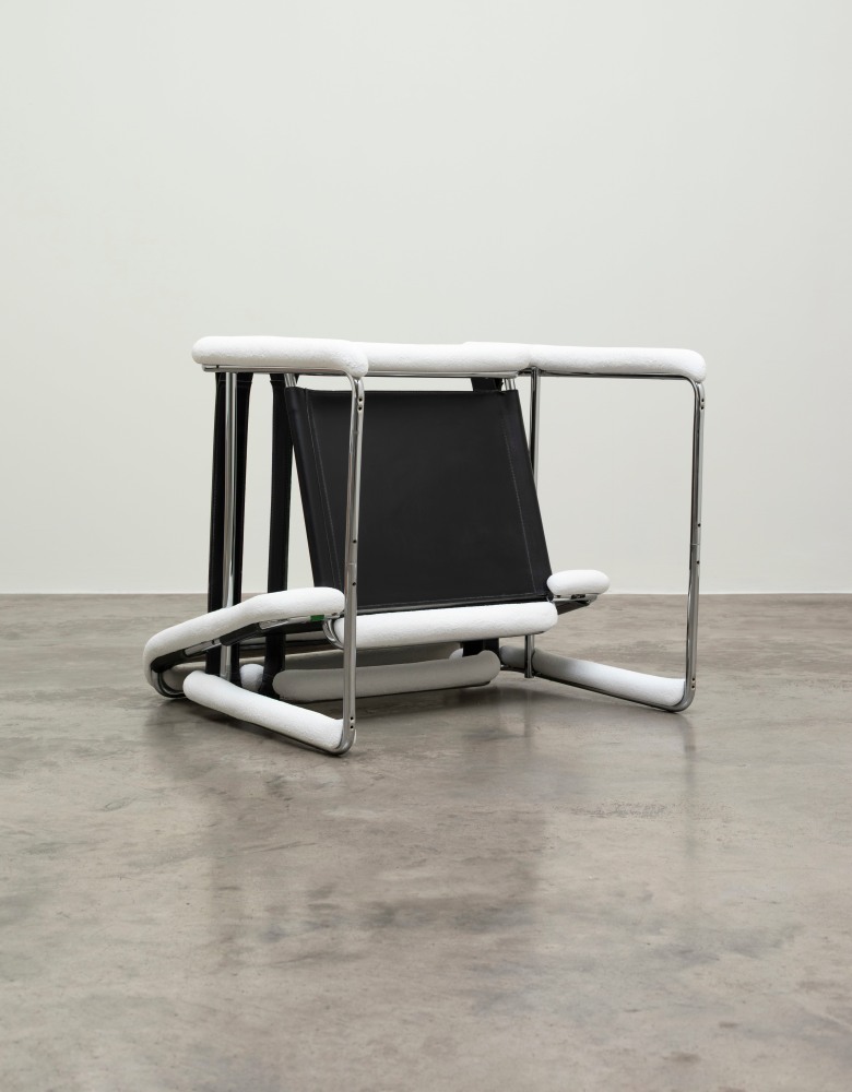 Ryan Gander&amp;nbsp;

Overturned Breuer chair after a blizzard of snow,&amp;nbsp;2024

Wassily Model B3 chair, cold cast marble unique

82.5 x 75 x 78 cm / 32.5 x 29.5 x 30.7 in&amp;nbsp;