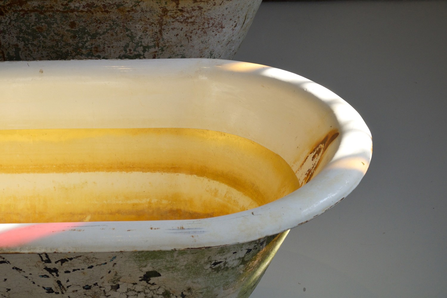 Dorothy Cross
Eye of Shark,&amp;nbsp;2014
9 cast iron baths, marble panel, shark eye and display box, amber glass, dimensions variable
Installation at Lismore Castle Arts, Waterford