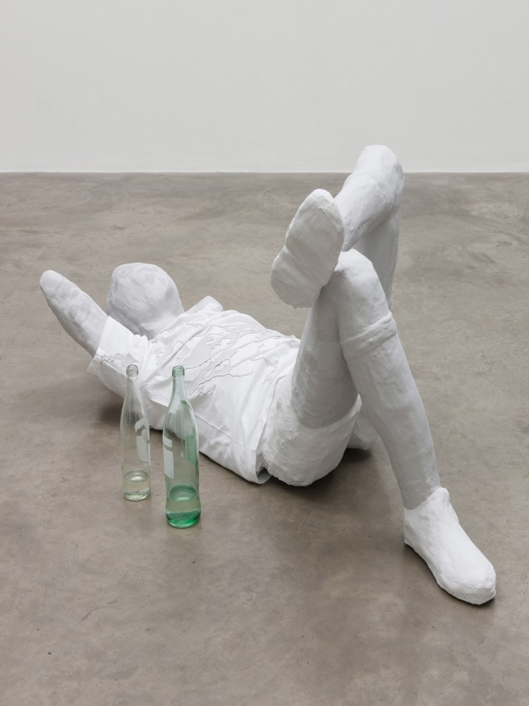 Hannah Fitz&amp;nbsp;
LIAR LIAR, 2019
steel, card, plaster, fibreglass, resin, paint, pleather, glass bottles, T-shirt
66 x 70 x 141 cm / 26 x 27.6 x 55.5 in&amp;nbsp;